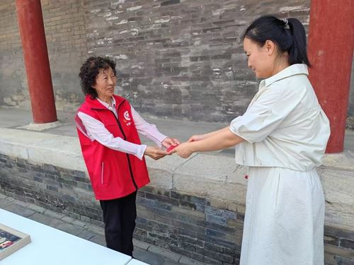 传承红色基因 献礼党的生日——内蒙古鸿德文理学院经管系联合多家单位开展主题党日活动(图2)
